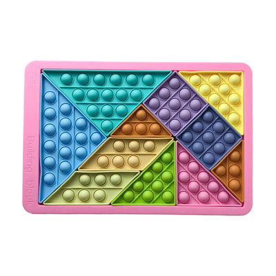 Die Unisexkinder, die früh pädagogische Spielwaren lernen, sprudeln Unruhe-Spielwaren Tangram-Puzzlespiel